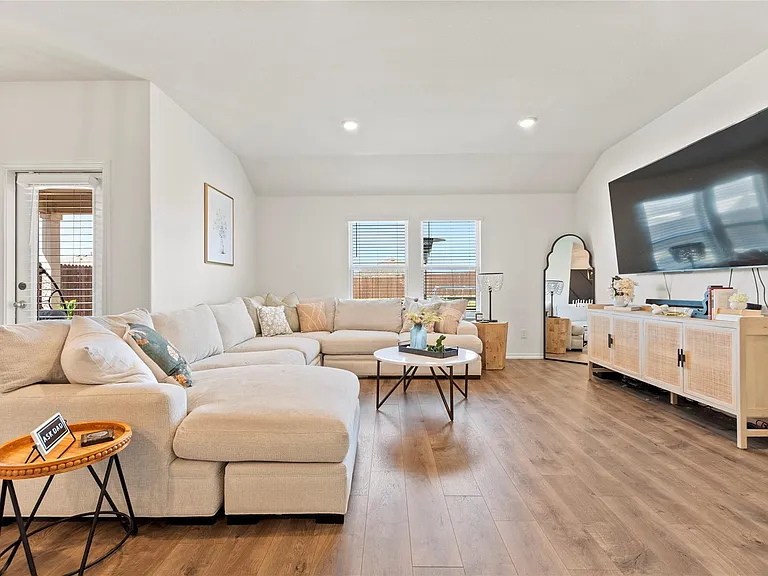 985 Alton Dr — Photo 13