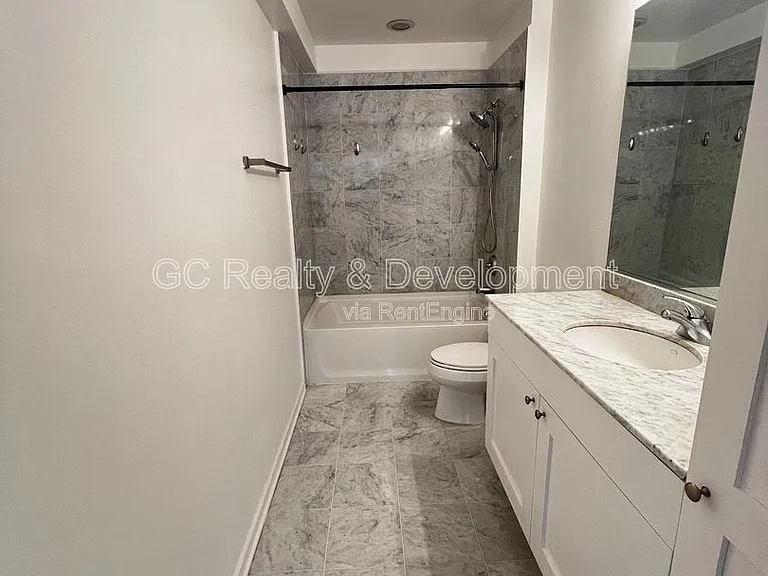 657 W Fulton St #402 — Photo 10