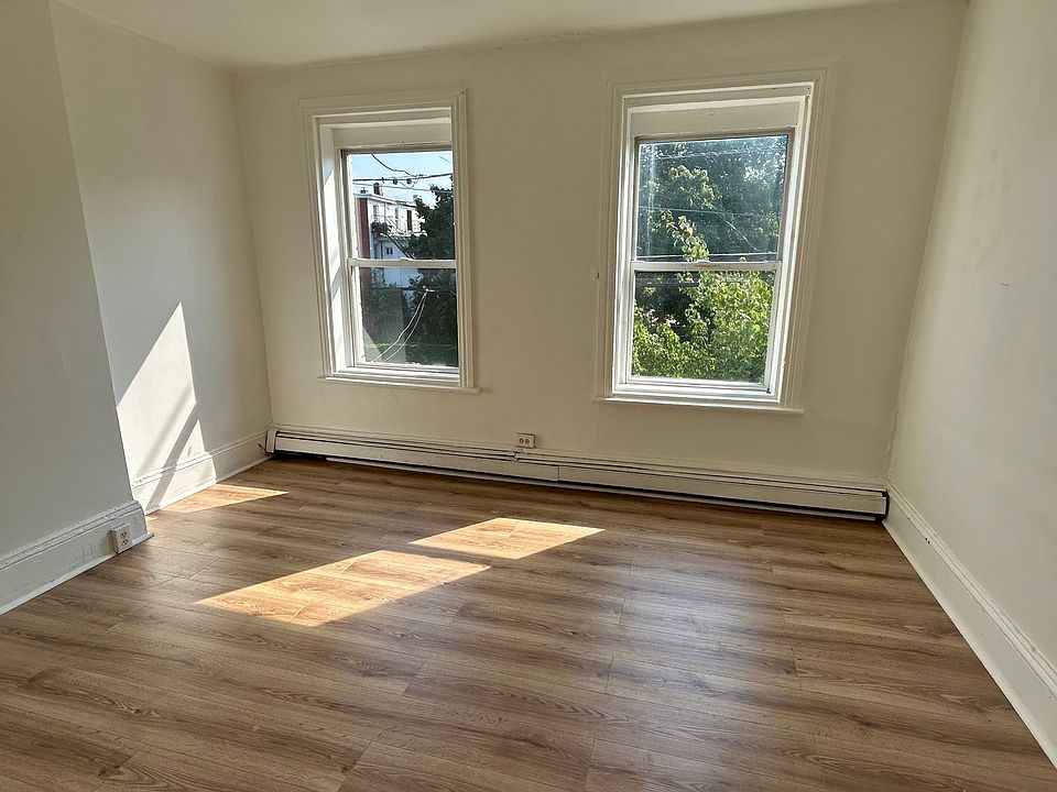 1st image of 413 Monmouth St #1