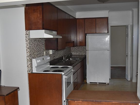 2nd image of 158-40 Powells Cove Blvd