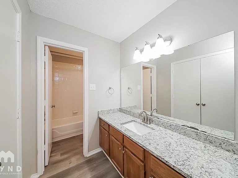 3100 Green Ridge St — Photo 9
