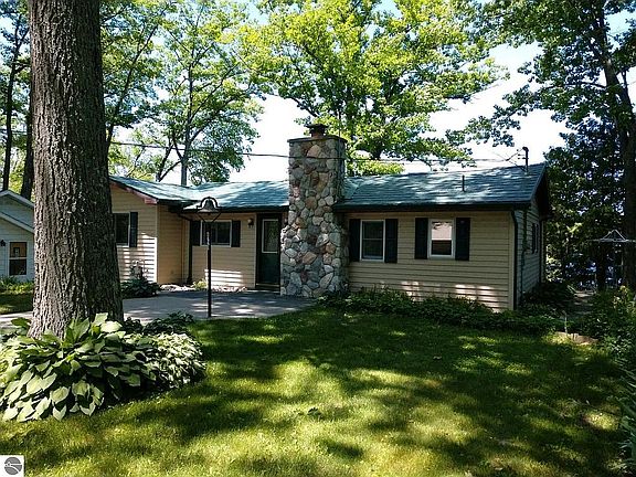 3rd image of 4729 Fairlane Dr