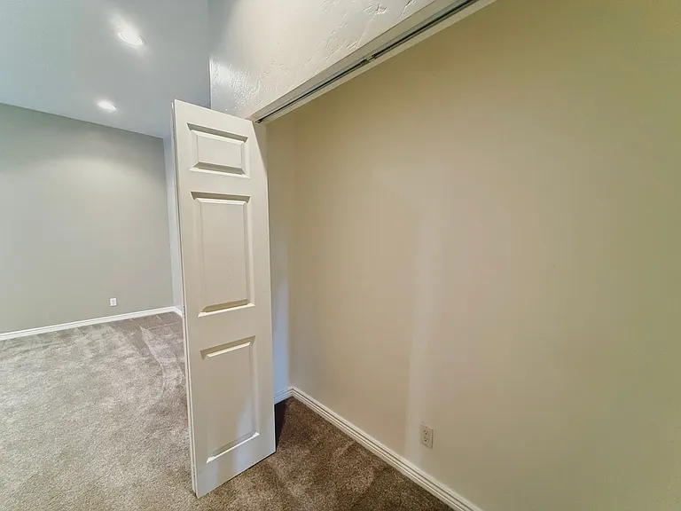 825 N Capitol Blvd — Photo 29