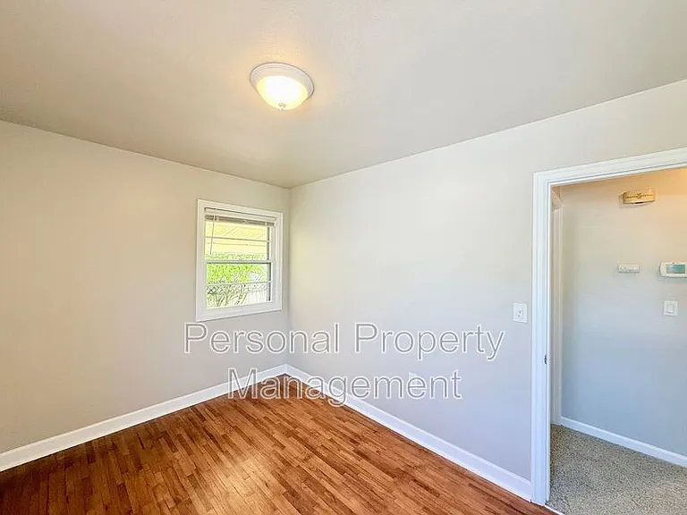 506 W 39th St — Photo 12