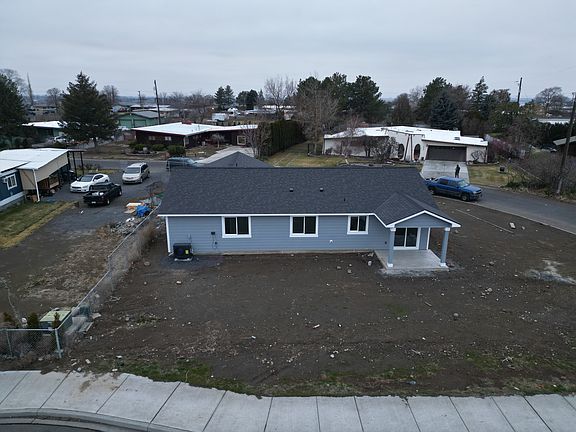 3rd image of 530 Fairchild Loop NE