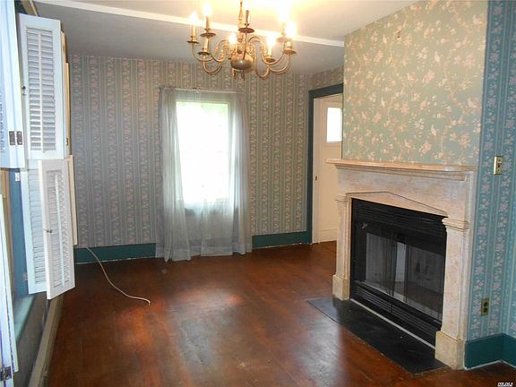 5th image of 1155 Old Northern Blvd