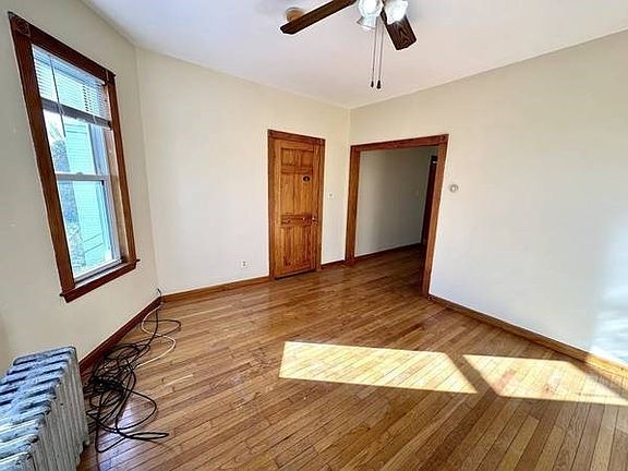 3rd image of 8 Berkeley St #2