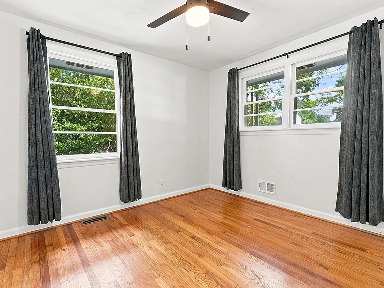 1208 Pineview Ave — Photo 6