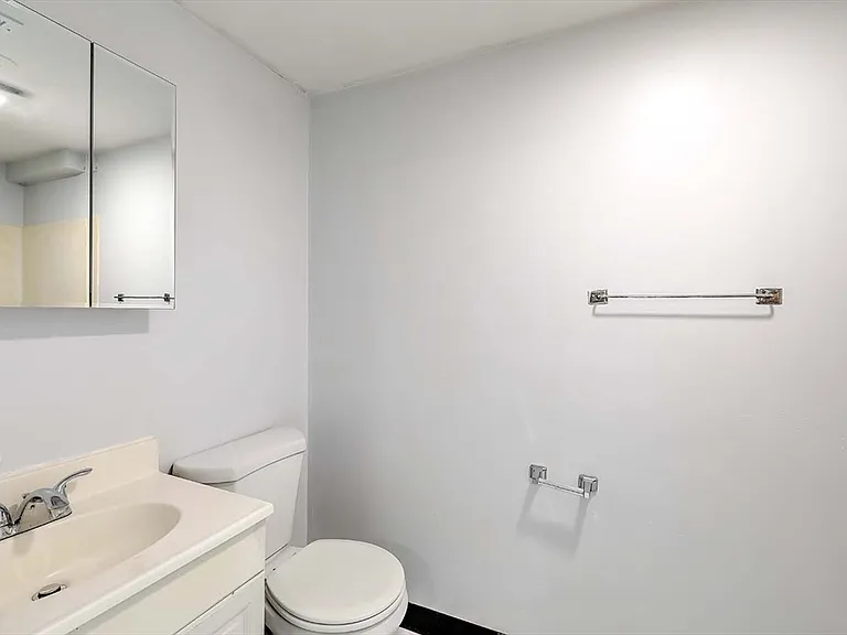 458 Weir St #5 — Photo 9
