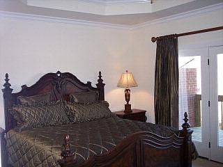 5th image of 209 Clairmont Cir