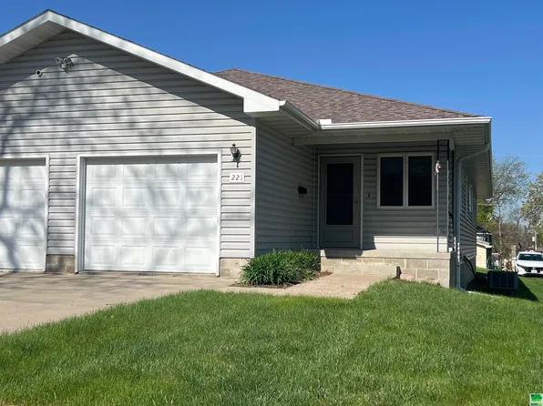 221 3rd Ave SE, Le Mars, IA 51031