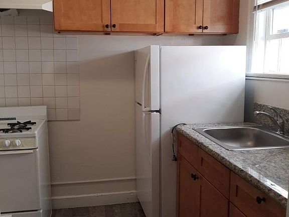 5th image of 3065 Leeward Ave APT 13