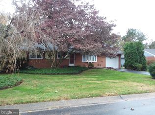 295 Sun Valley Dr, Leola, PA 17540