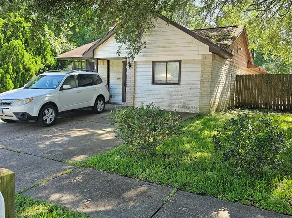 61 Crestbriar Ct, Baytown, TX 77521