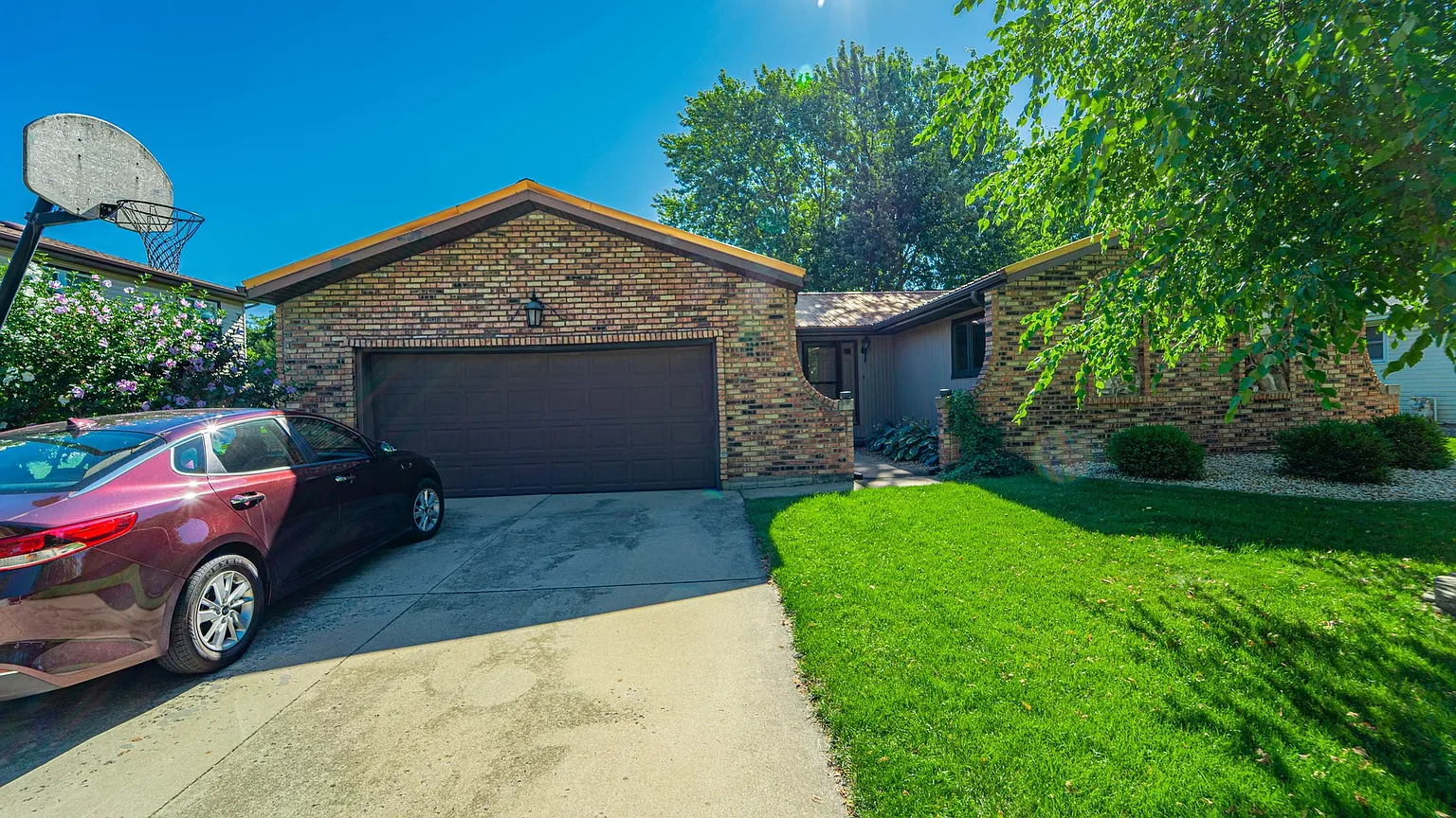 720 Bunker Hill Dr photo 1