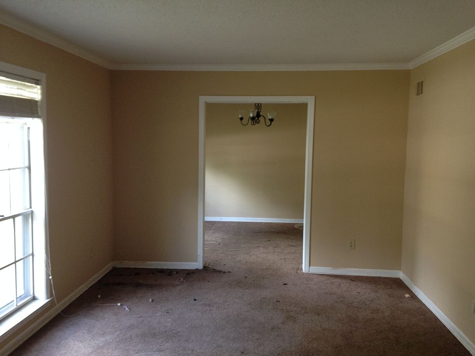 2nd image of 5555 Elmhurst Ave