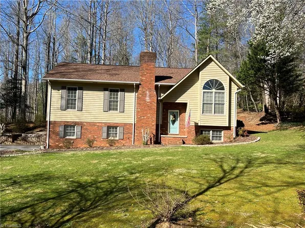 284 Sedgefield Cir, Wilkesboro, NC 28697