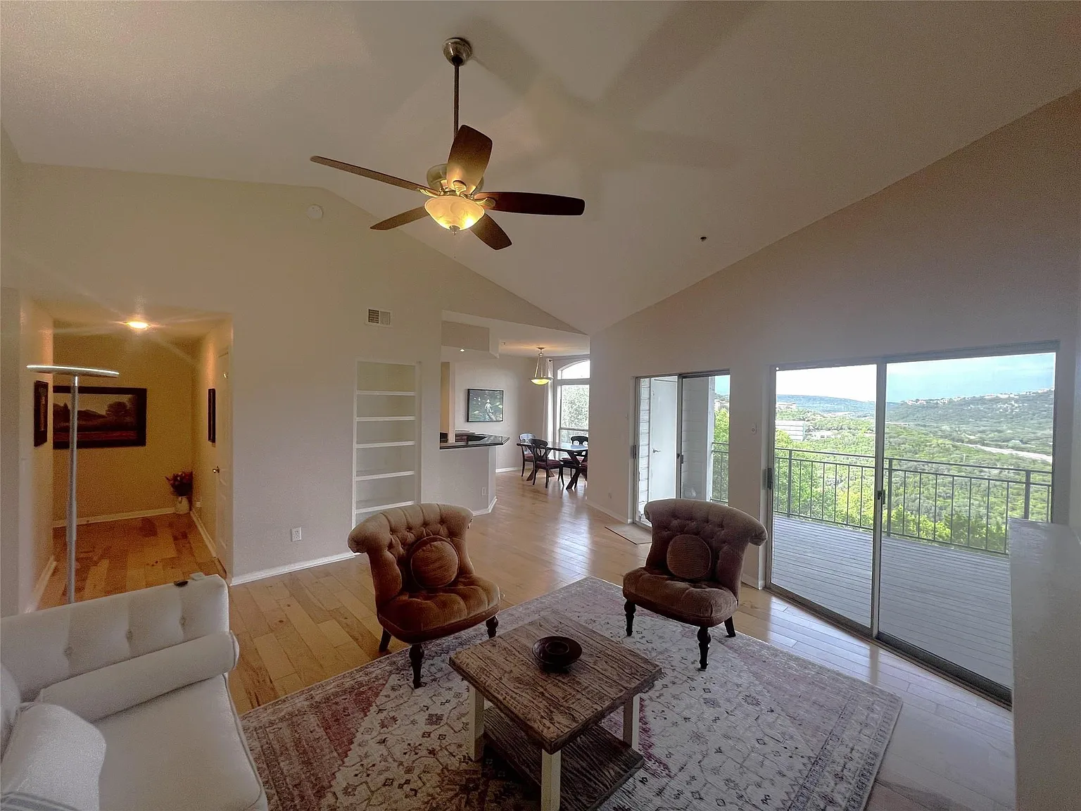 2 bed, 2.0 bath, 1150 sqft, $1,800 — Photo 3