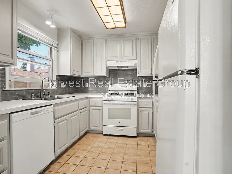 1319 Pearl St #3 — Photo 8