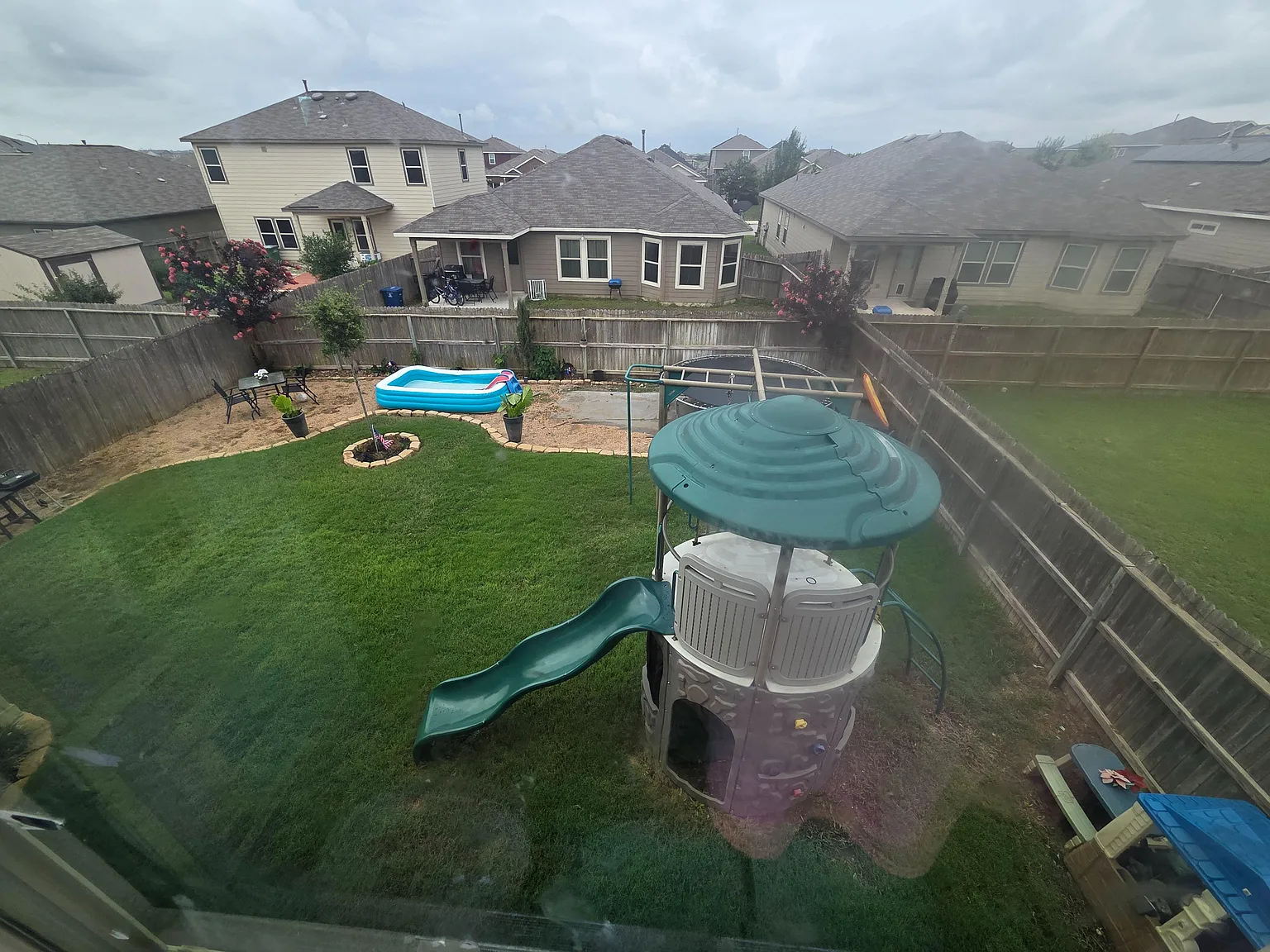 2 bed, 2.0 bath, 2601 sqft, $1,356 — Photo 3
