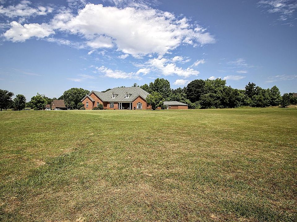 2nd image of 4460 Chamberlin Oaks Dr