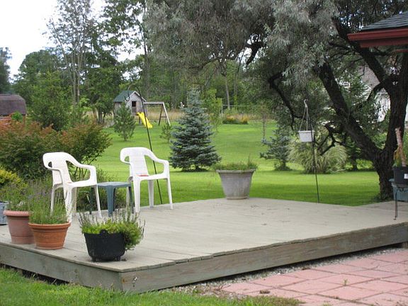 3rd image of 1072 Challot Dr