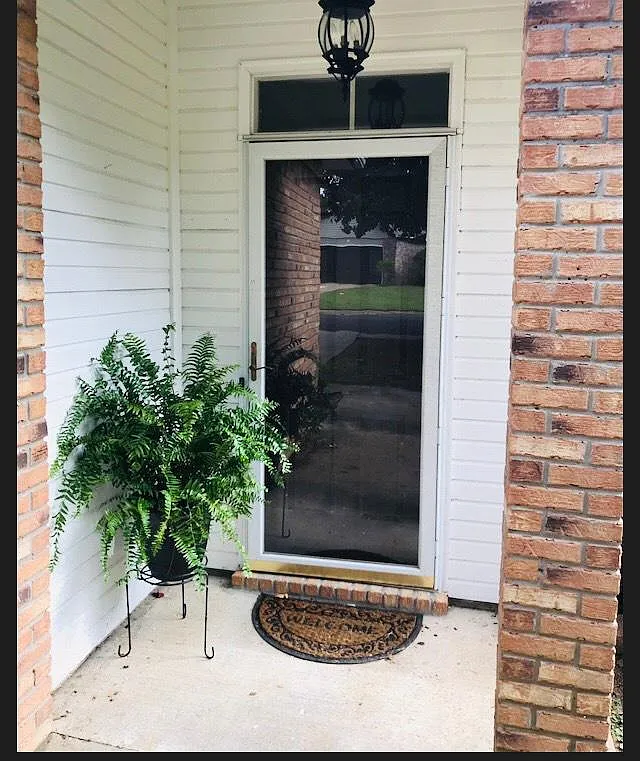 3 bed, 1375 sqft, $1,850 — Photo 1