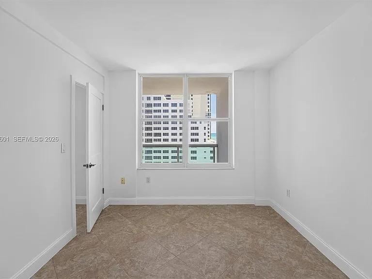 5001 Collins Ave #9H — Photo 15