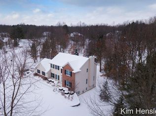 7864 Newport Dr NE, Rockford, MI 49341