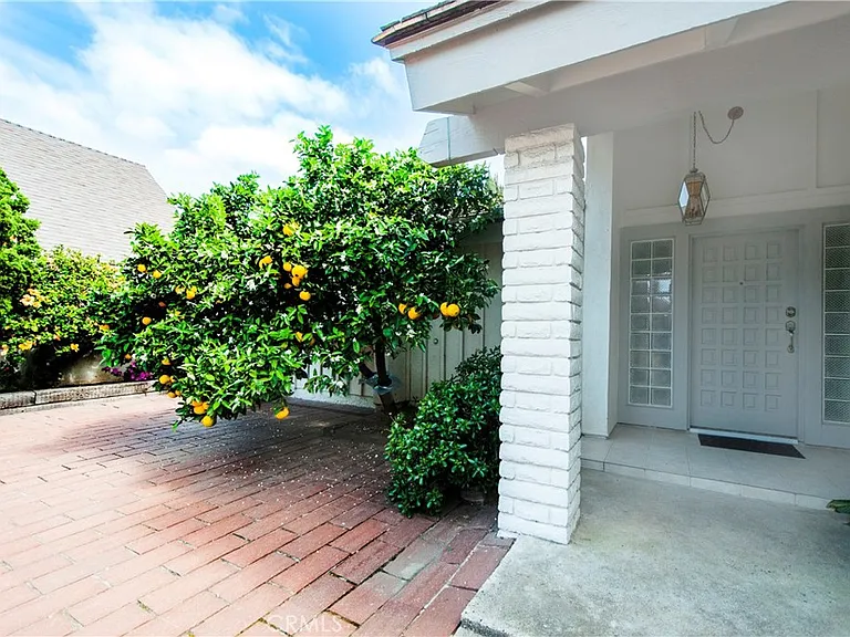 24 Cypress Tree Ln — Photo 5