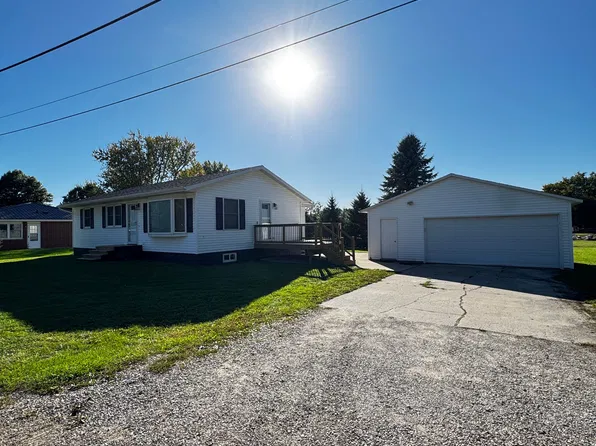 100 S Ely St, Walker, IA 52352