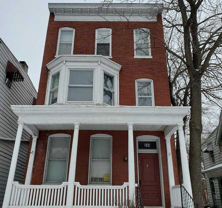 1st image of 644 W Philadelphia St