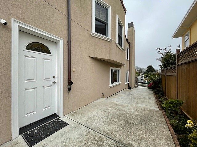 1st image of 230 Urbano Dr