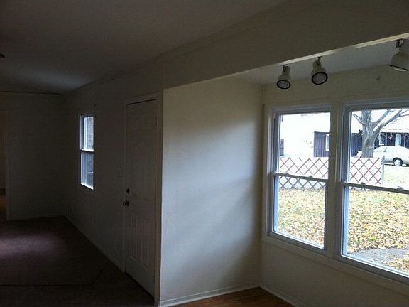 4th image of 112 Van Orden St