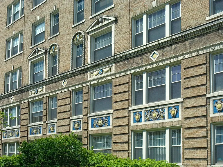 Mayflower Apartments — Photo 32