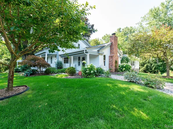 42680 Waterford Rd, Northville, MI 48168