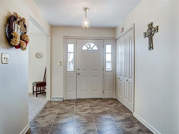 3rd image of 819 Crestwood Hills Dr