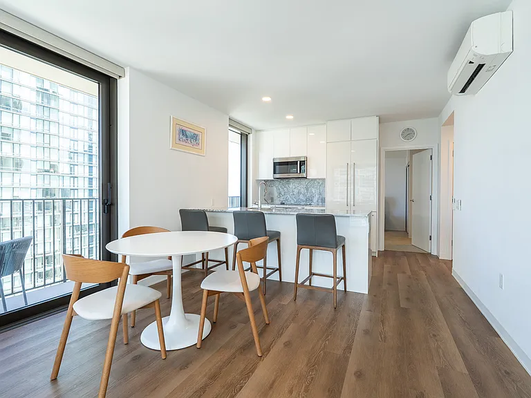987 Queen St #2714 — Photo 2