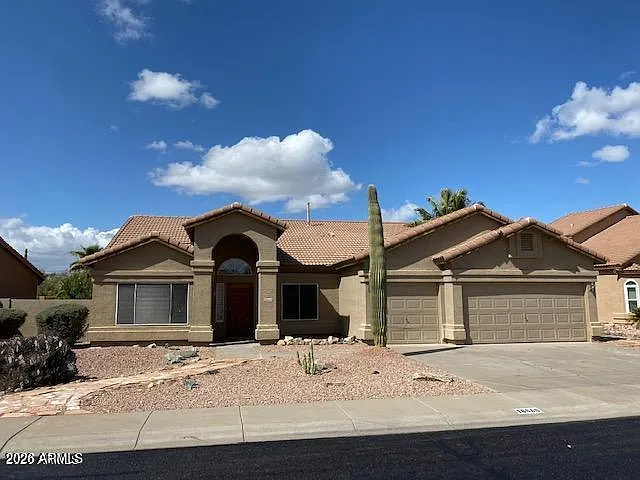 4 bed, 2.0 bath, 2195 sqft, $2,495 — Photo 2