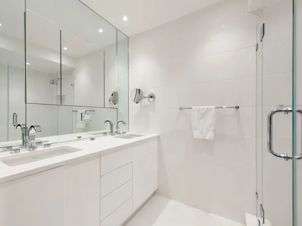 150 East 69th Street image 10 of 12