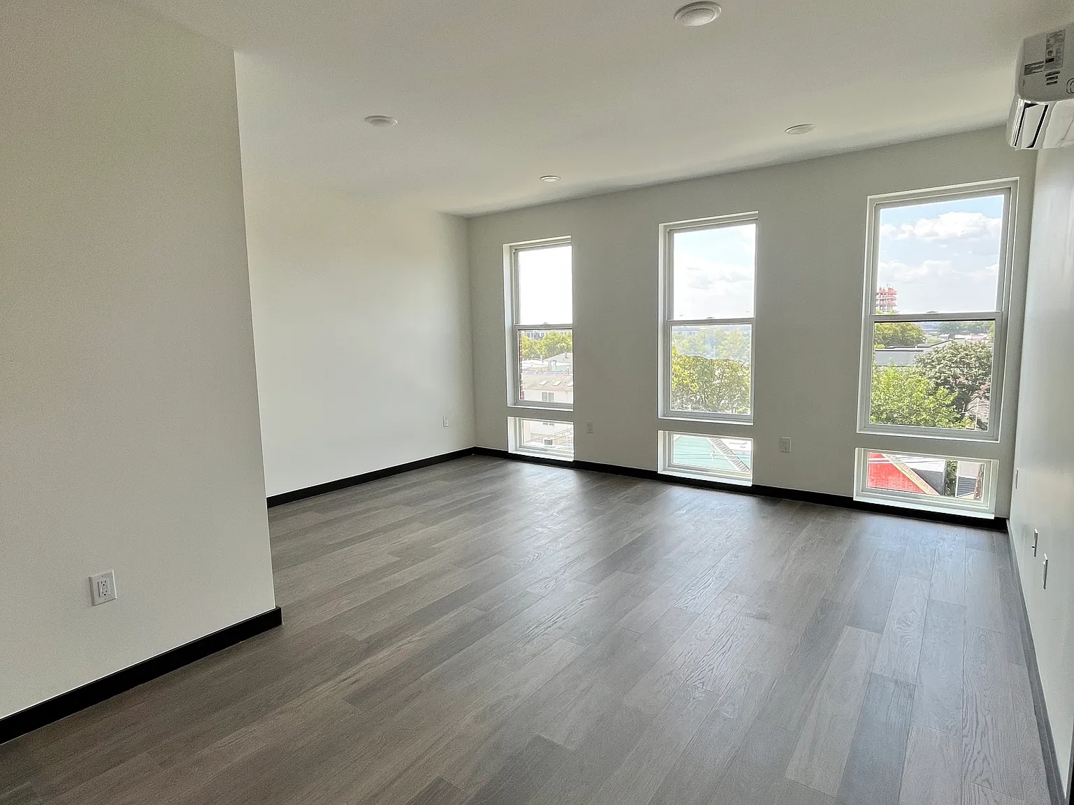 1 bed, 650 sqft, $2,400 — Photo 4