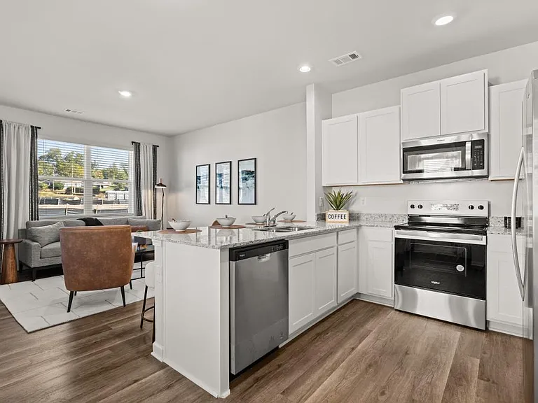 5976 Skylar Dr — Photo 8