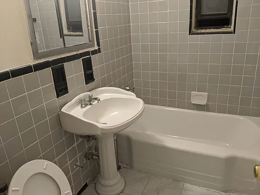 Rented by Delmark Realty LLC | media 35