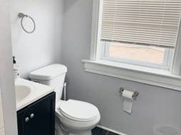 5th image of 624 N Negley Ave APT 1