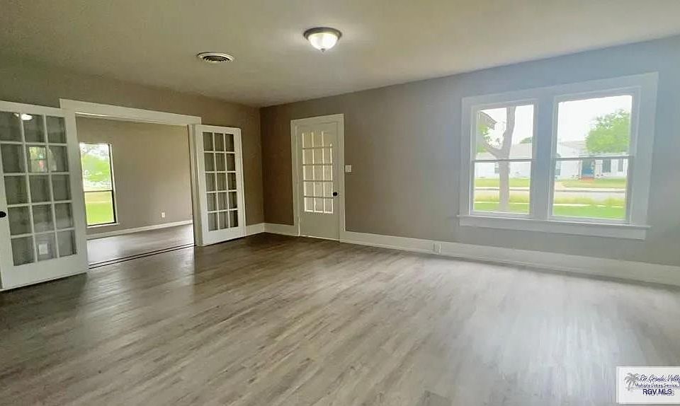 2nd image of 322 W Buchanan Ave