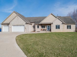1299 Hoot Owl Ct, Neenah, WI 54956