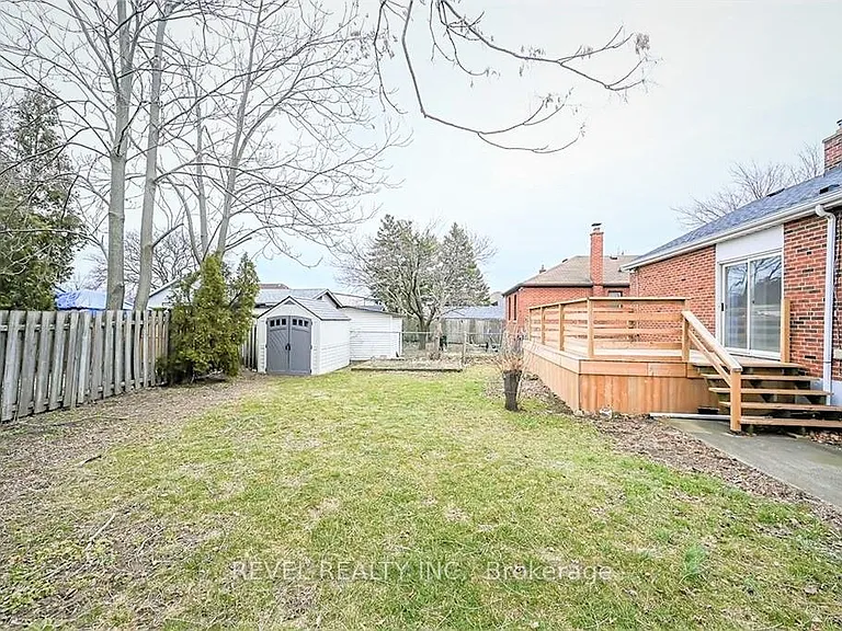 783 Queensdale Ave E #LOWER — Photo 15