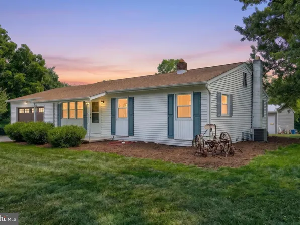 155 4th St, Mount Wolf, PA 17347