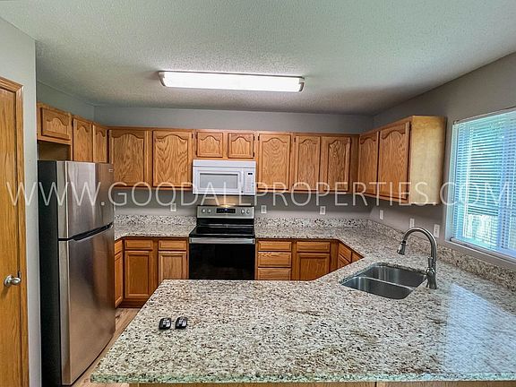 2nd image of 775 SE Glendale Dr