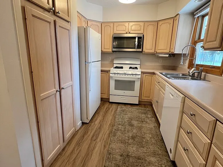 2512 S West Ave — Photo 8